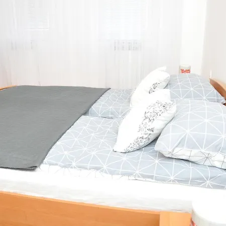 Apartman With Parking In The Free Garage