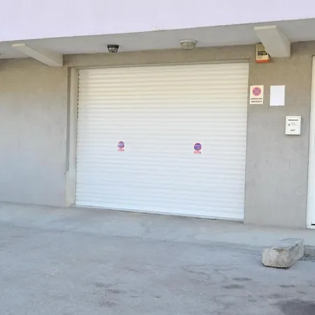 With Parking In The Free Garage Apartment
