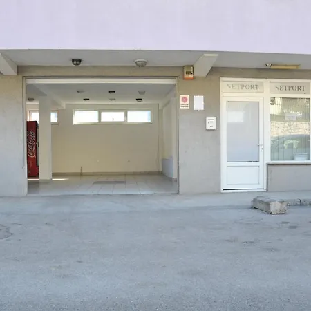 Apartment With Parking In The Free Garage Sarajevo